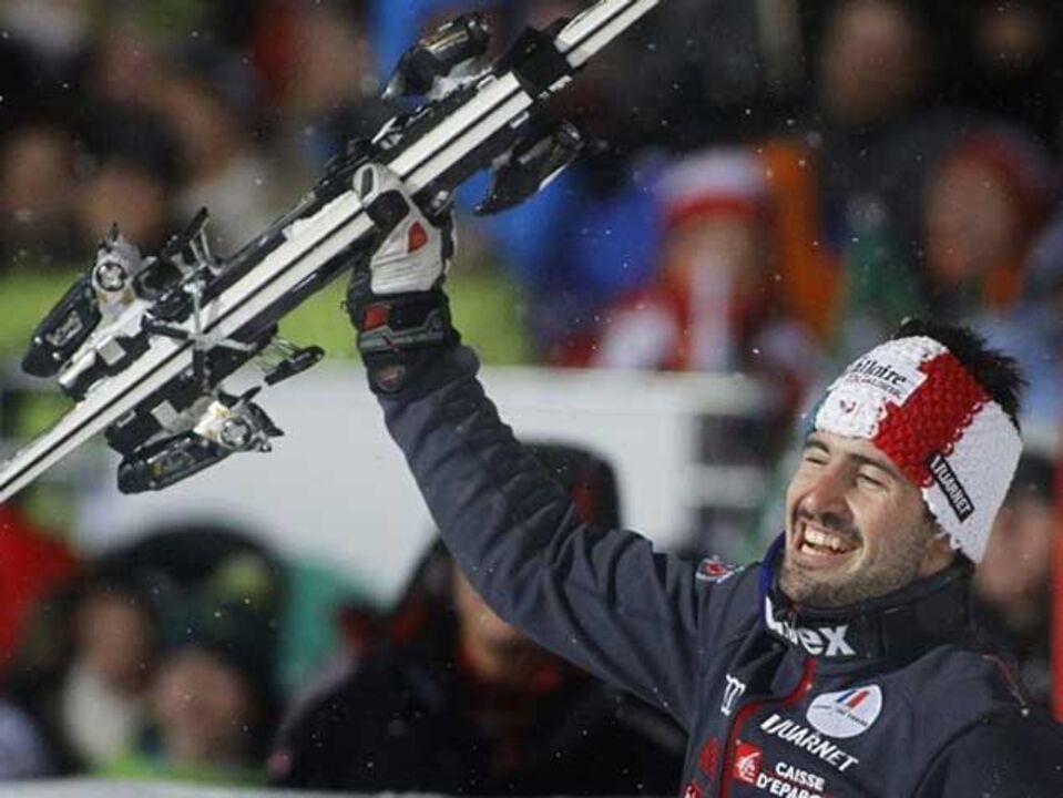 Esqui Alpino: Grange em grande na noite de Schladming