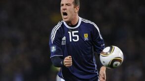 Birmingham quer Charlie Adam
