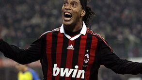 Corinthians entra na luta por Ronaldinho