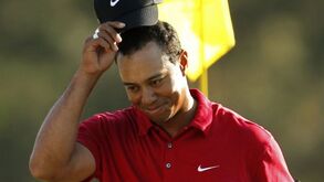 Golfe: Tiger Woods cai para o 3.º lugar