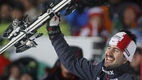 Esqui Alpino: Grange em grande na noite de Schladming