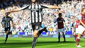 Liverpool chega a acordo com Andy Carroll