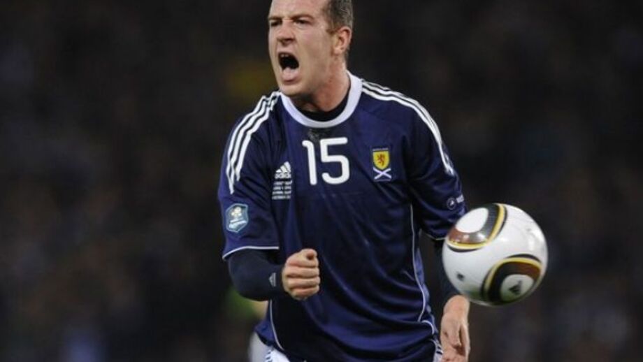 Birmingham quer Charlie Adam