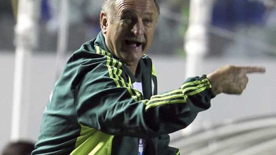 Scolari sofre com perda de Ronaldinho