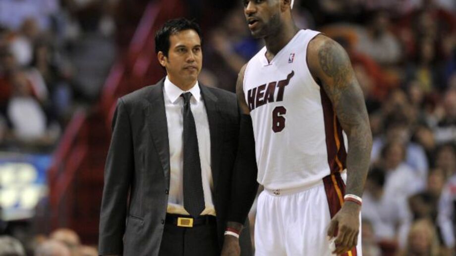 LeBron James regressa mas os Heat perdem