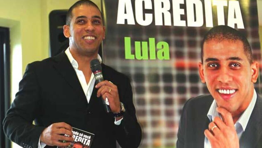 Lula apresenta biografia