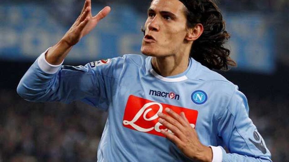Hat-trick de Cavani na goleada do Nápoles