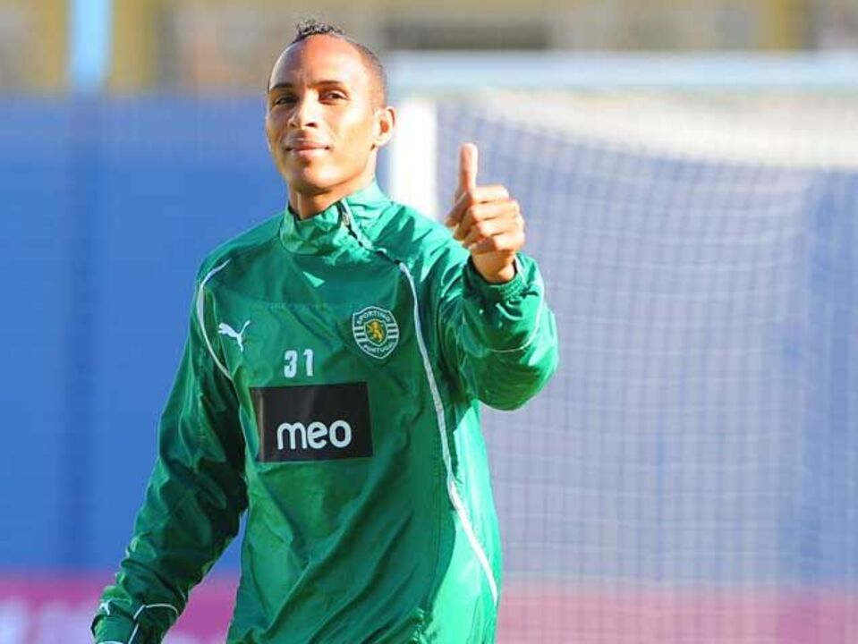 Leões desmentem problemas com Liedson