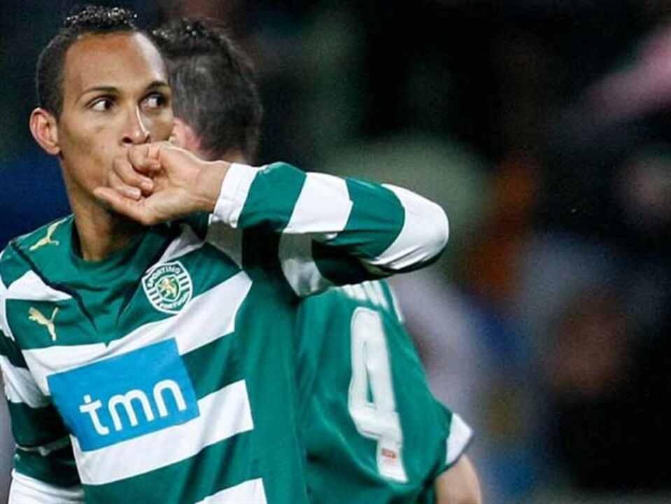 Sporting favorito na despedida de Liedson