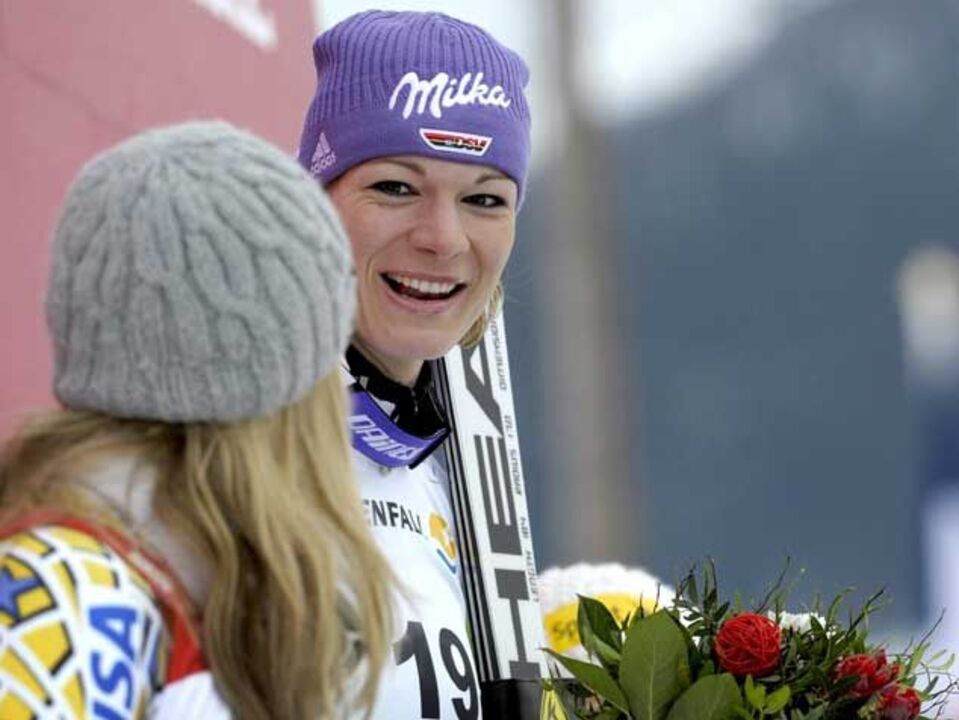 Esqui Alpino: Riesch triunfa no Super-G por um centésimo