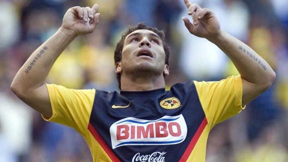 Salvador Cabañas regressa um ano depois