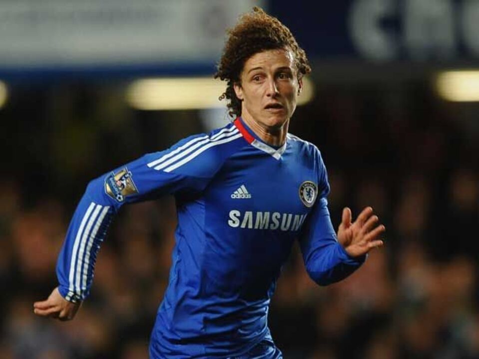David Luiz marca golo valioso