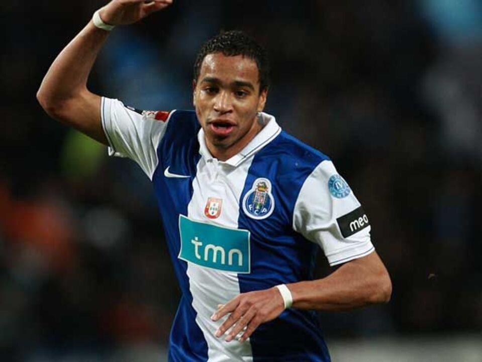 Alvaro Pereira só admite ser campeão 