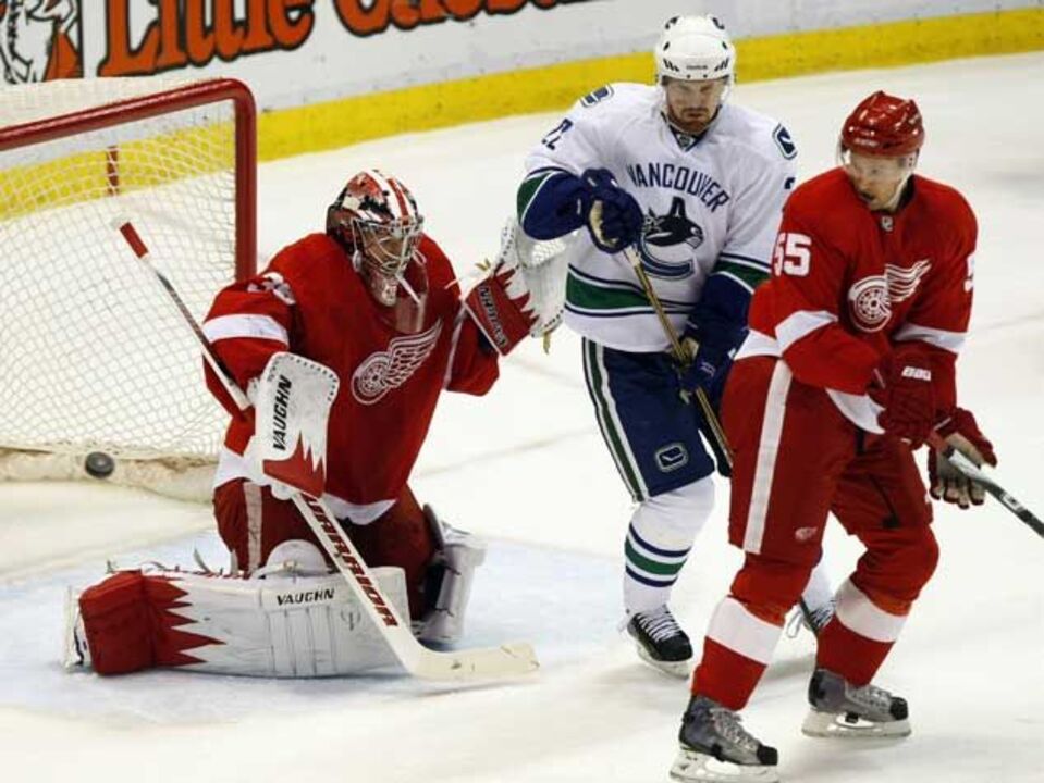NHL: Red Wings batidos em casa por Vancouver