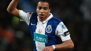 Alvaro Pereira só admite ser campeão 