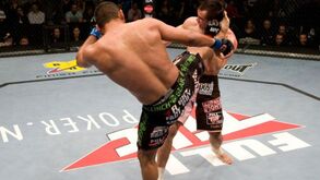 MMA: Dan Henderson conquista título na Strikeforce