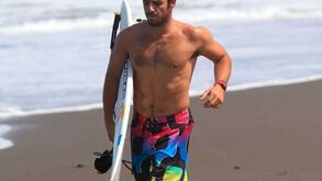 Kelly Slater afasta Tiago Pires da final