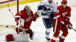 NHL: Red Wings batidos em casa por Vancouver
