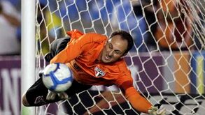 Guarda-redes Rogério Ceni faz golo 100