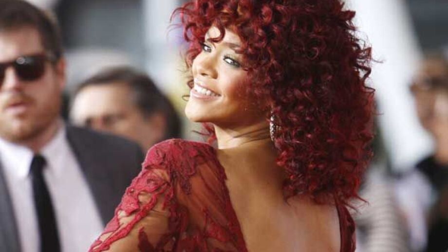 Rihanna sem roupa em anúncio