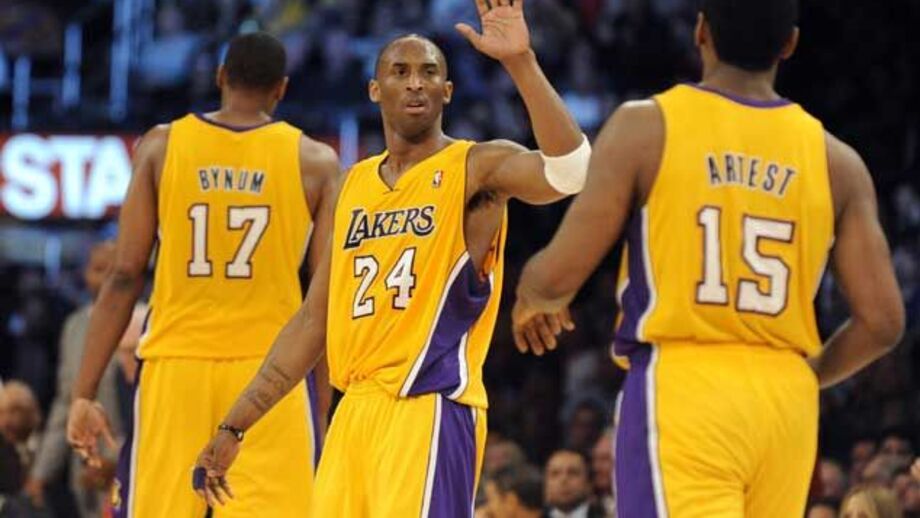 Lakers vencem derby de L.A.