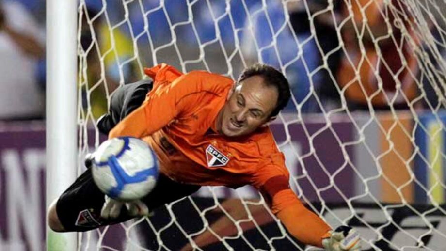 Guarda-redes Rogério Ceni faz golo 100