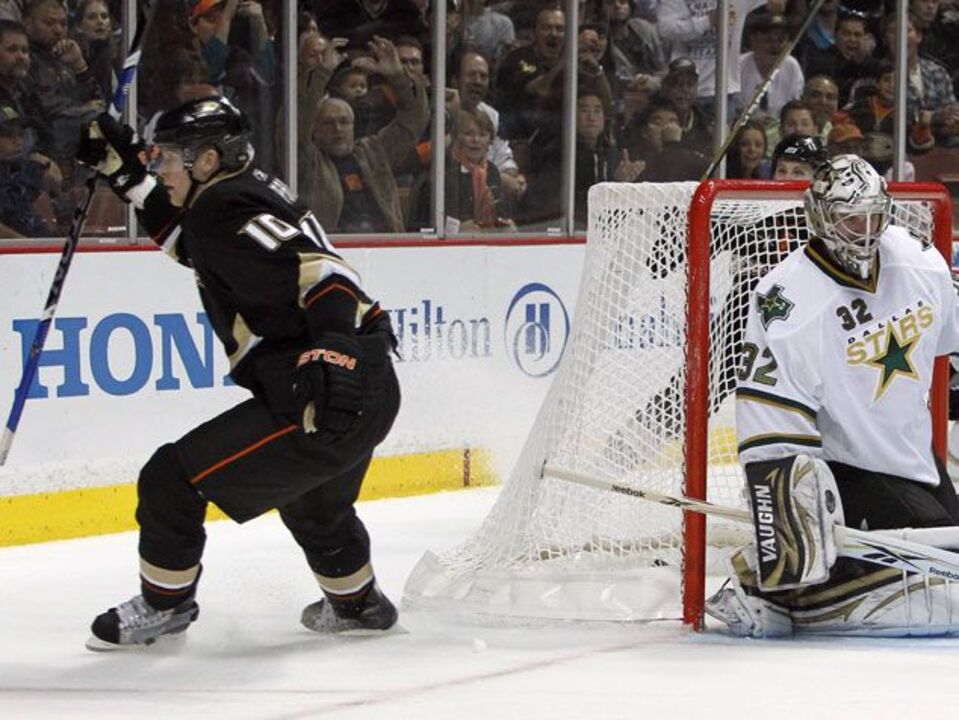 NHL: Ducks implacáveis diante dos Sharks