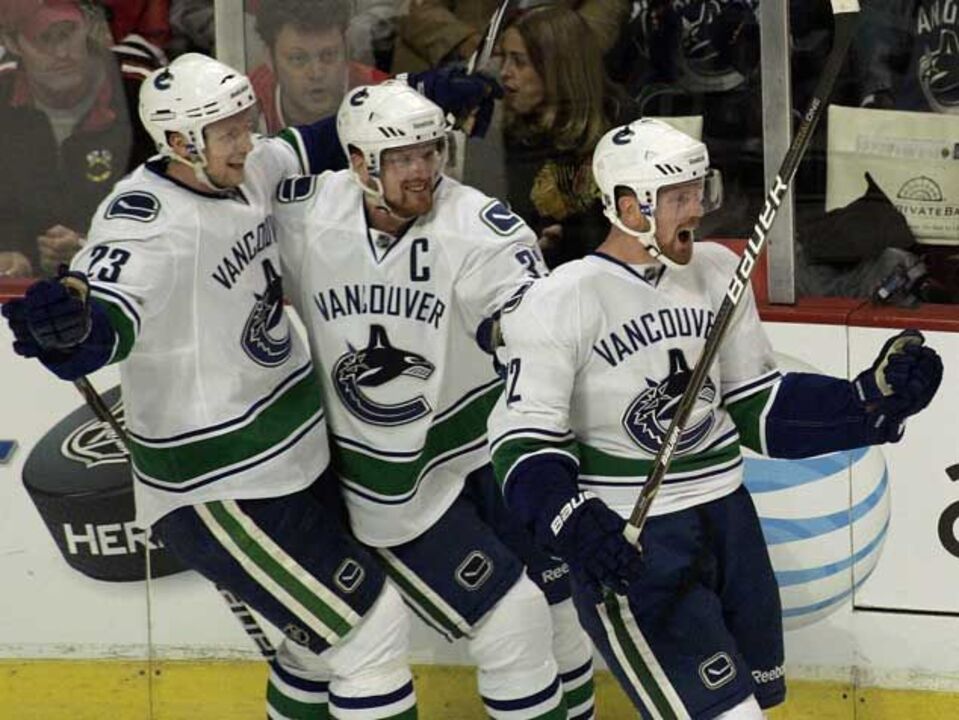 NHL: Força sueca destrói Blackhawks