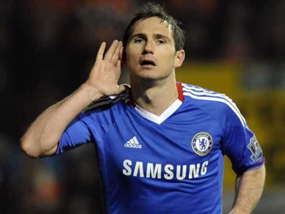 Jogadores ingleses juntos contra o racismo