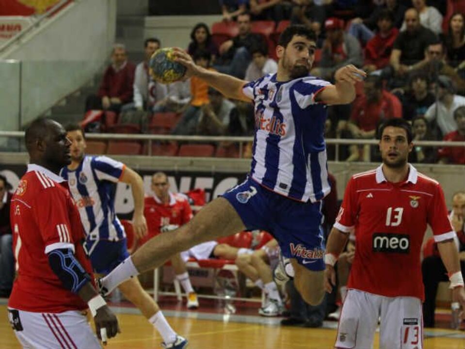 Dragões favoritos no clássico de andebol