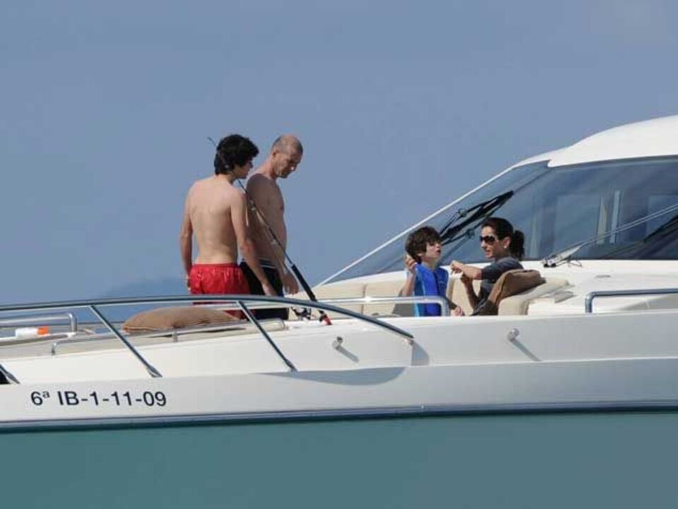 Férias em família de Figo e Zidane sob o sol de Ibiza