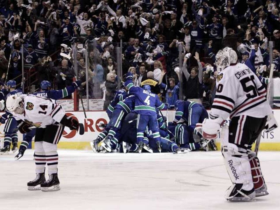 NHL: Burrows termina sonho dos Blackhawks