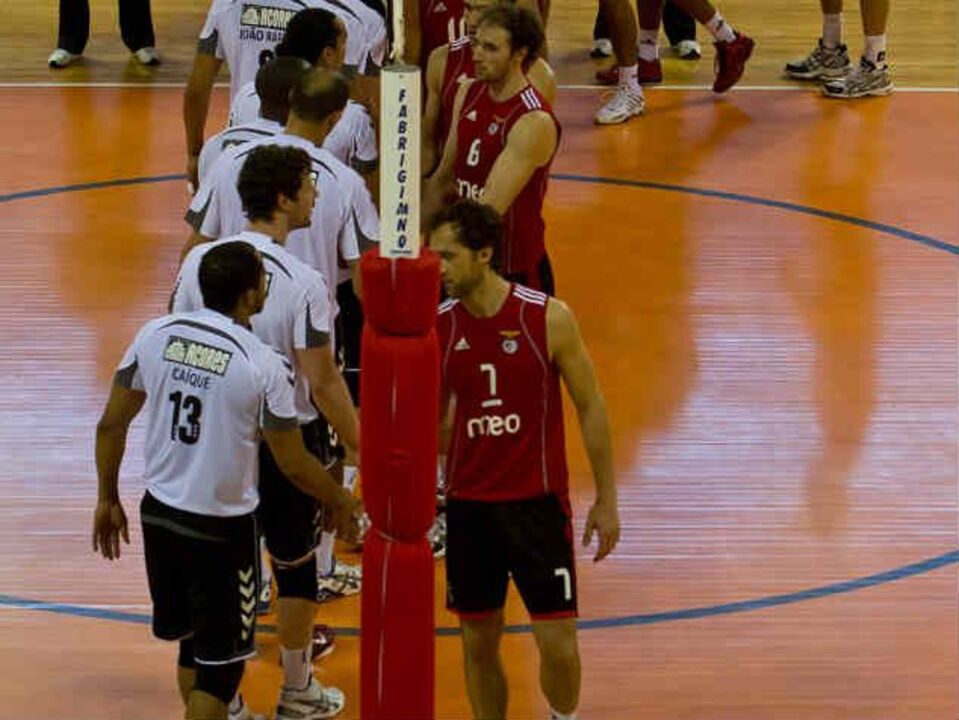 Benfica pressionado na viagem aos Açores