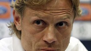 Karpin: «Se chegarmos ao 2-0 arriscaremos mais»