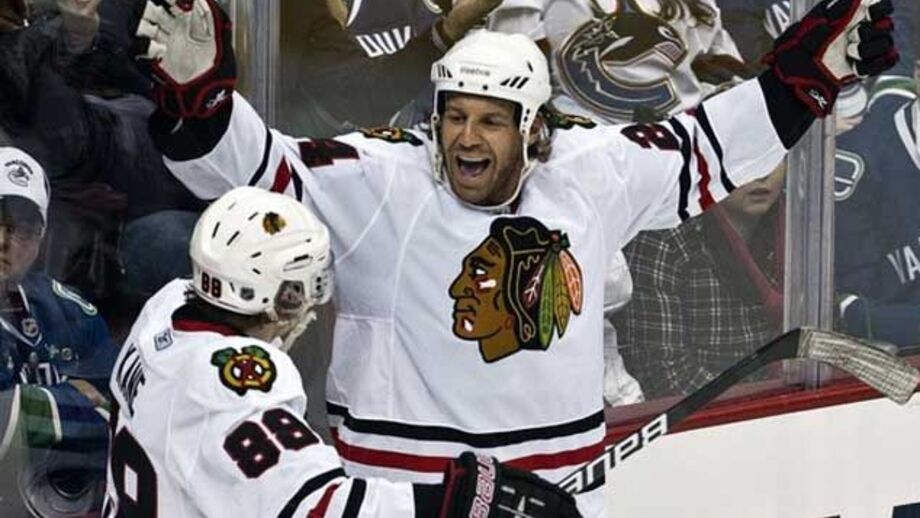 NHL: Blackhawks mais perto do playoff