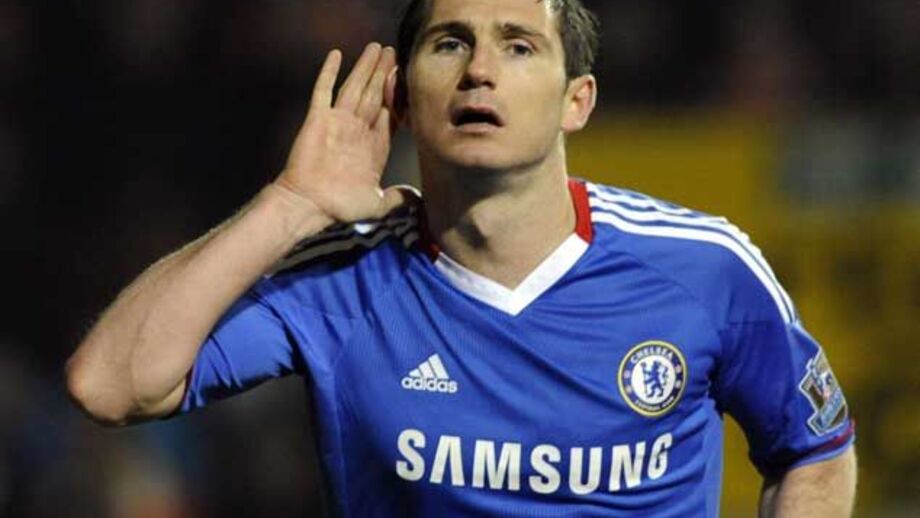 Jogadores ingleses juntos contra o racismo