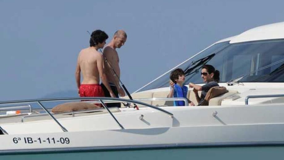 Férias em família de Figo e Zidane sob o sol de Ibiza