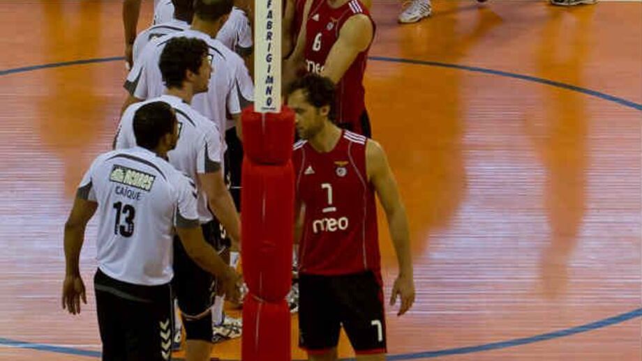 Benfica pressionado na viagem aos Açores