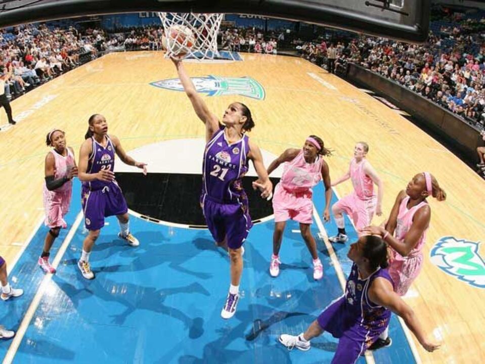 Ticha Penicheiro na luta pelo título da WNBA