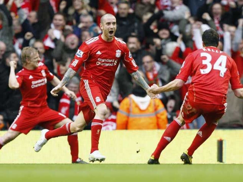 Luta pela Liga Europa aquece jornada inglesa