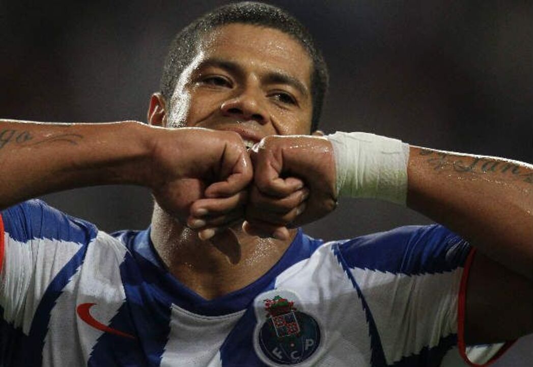 Saída de Hulk para Madrid com Salvio envolvido é inviável