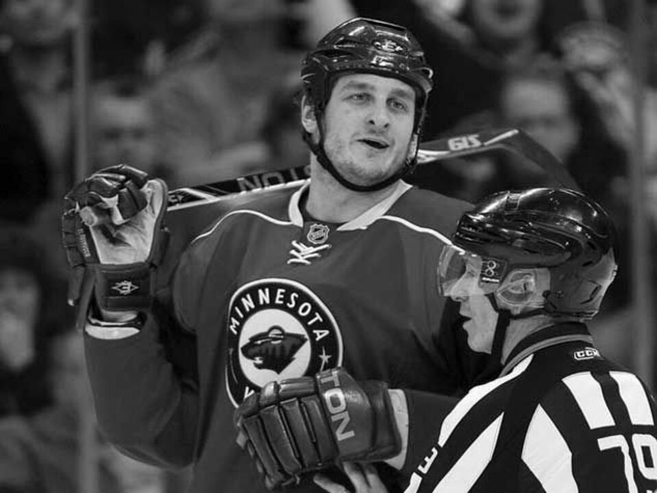 NHL: Morte de Boogaard deixa Liga em alerta