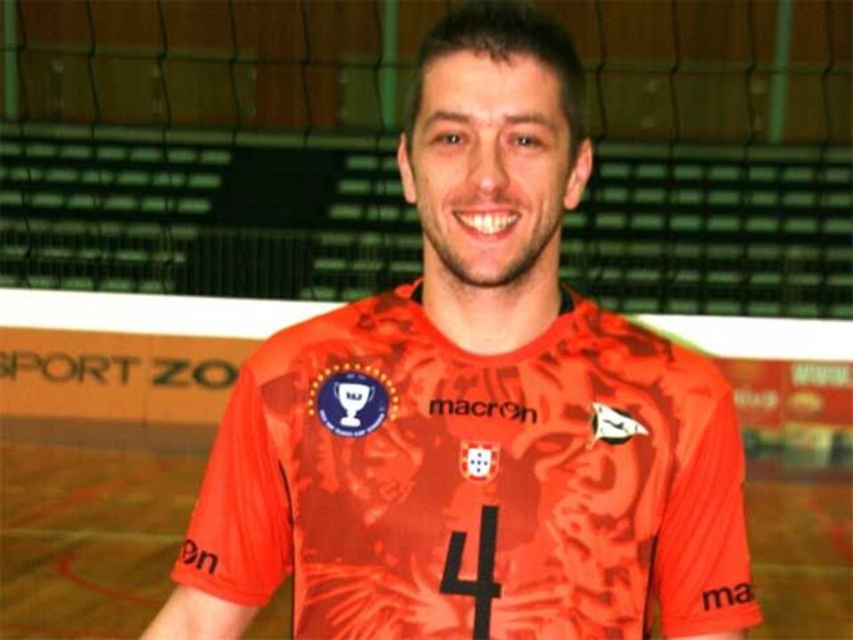 Hugo Ribeiro renova com o SC Espinho