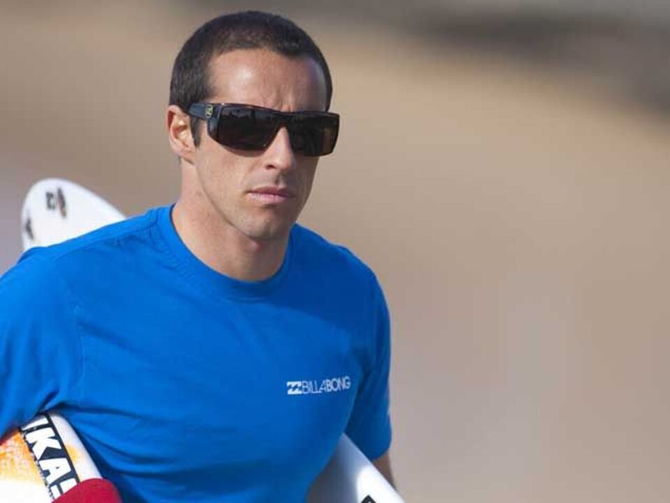 Surf: Tiago Pires cai para o 9.º lugar do ranking