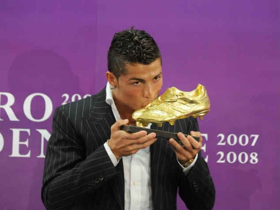 Ronaldo bisa na Bota de Ouro