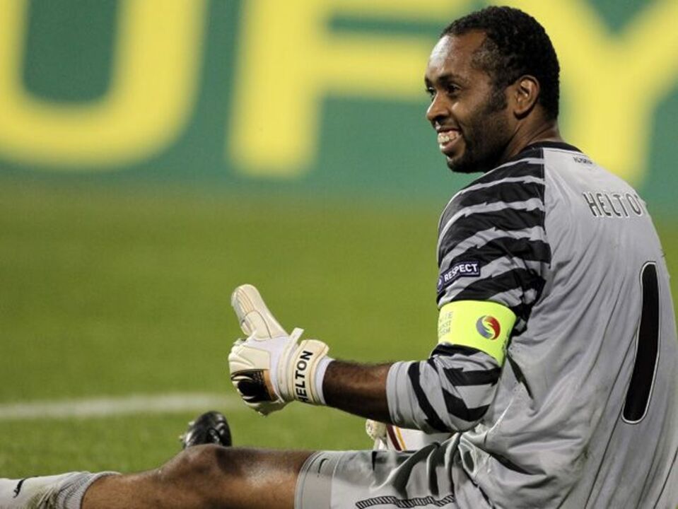 Helton prolonga contrato até 2014