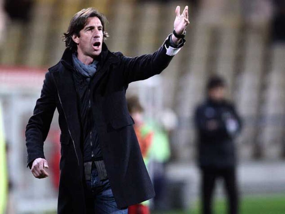 Todo o plantel convocado para jogo que pode dar promoção