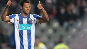 Juventus na frente para agarrar Rolando