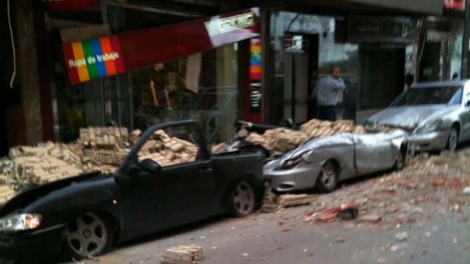 Sismo em Espanha mata cinco pessoas