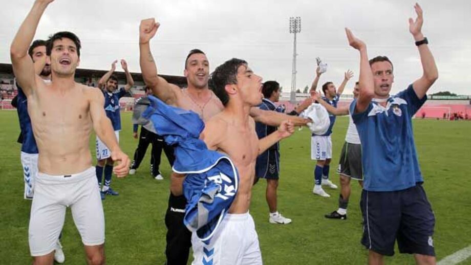 Feirense garante subida
